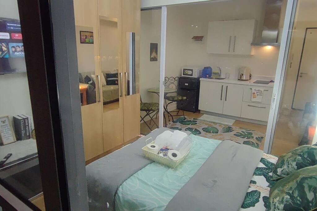 Aveline Suites Elite Rockwell View Acqua Private Residences Near Rockwell Makati マニラ市 エクステリア 写真