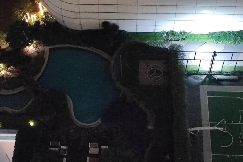 Aveline Suites Elite Rockwell View Acqua Private Residences Near Rockwell Makati マニラ市 エクステリア 写真