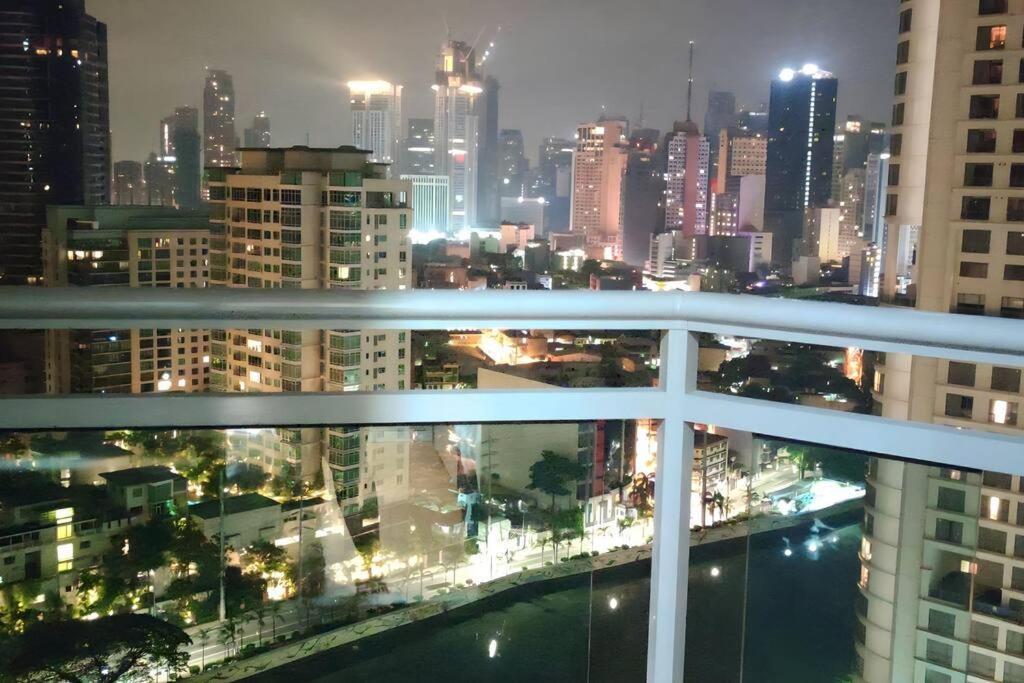 Aveline Suites Elite Rockwell View Acqua Private Residences Near Rockwell Makati マニラ市 エクステリア 写真