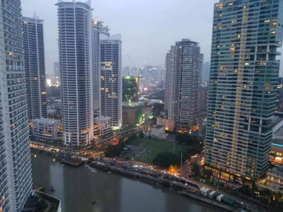 Aveline Suites Elite Rockwell View Acqua Private Residences Near Rockwell Makati マニラ市 エクステリア 写真
